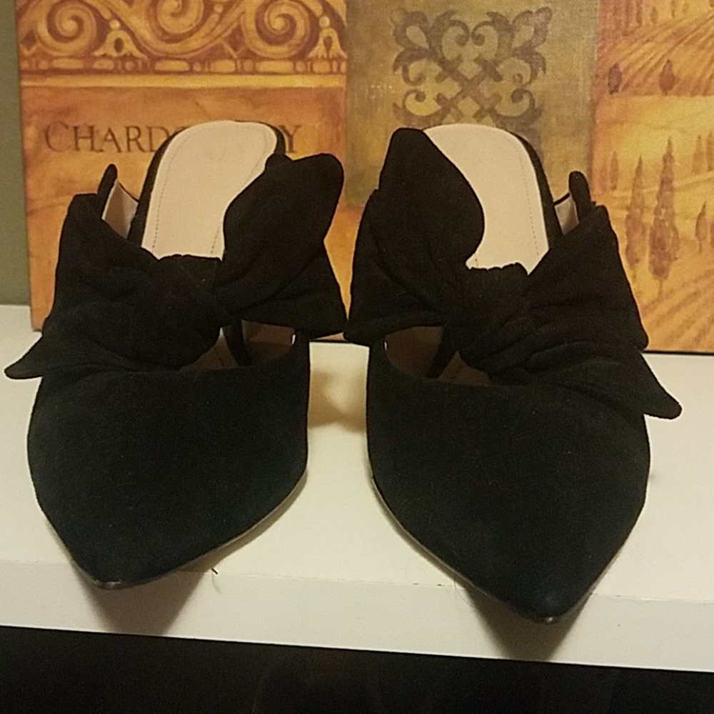 AD & Daughters beautiful suede bow  mules